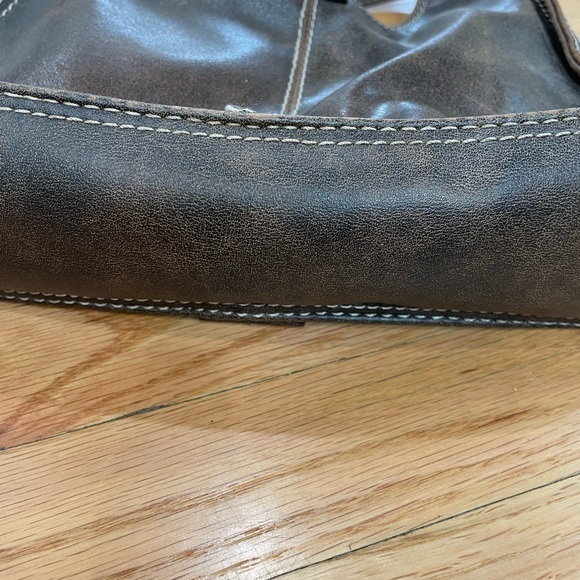 Kenneth Cole "distressed style leather" Boho Purse Y2K - Picture 6 of 9